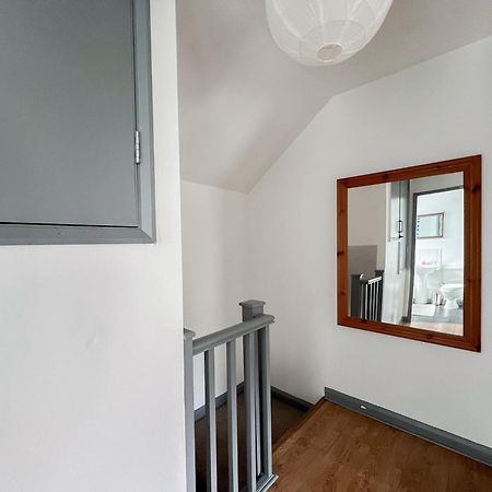 Well-Equipped 4 Bedroom House Close To City Centre リーズ エクステリア 写真