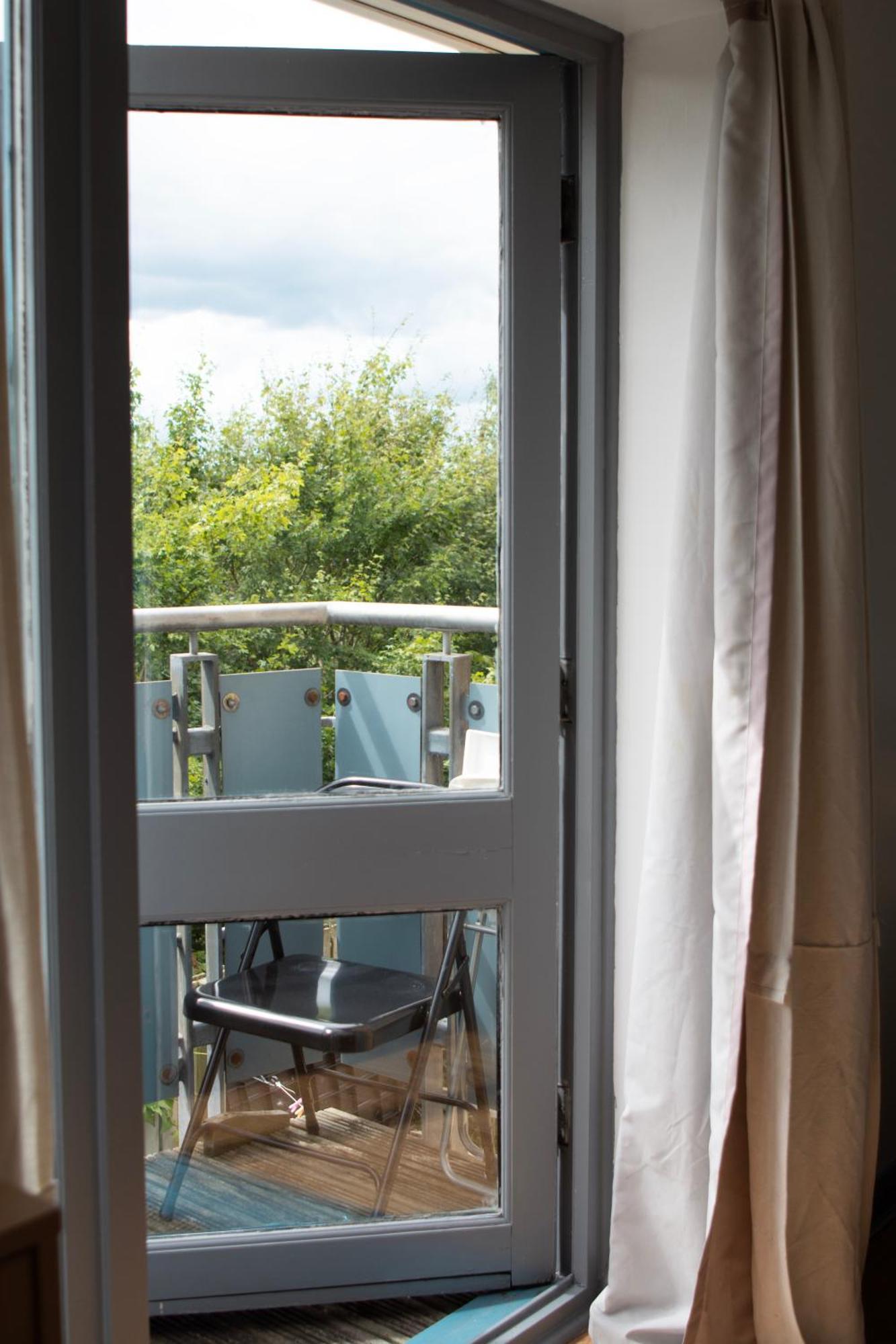 Well-Equipped 4 Bedroom House Close To City Centre リーズ エクステリア 写真
