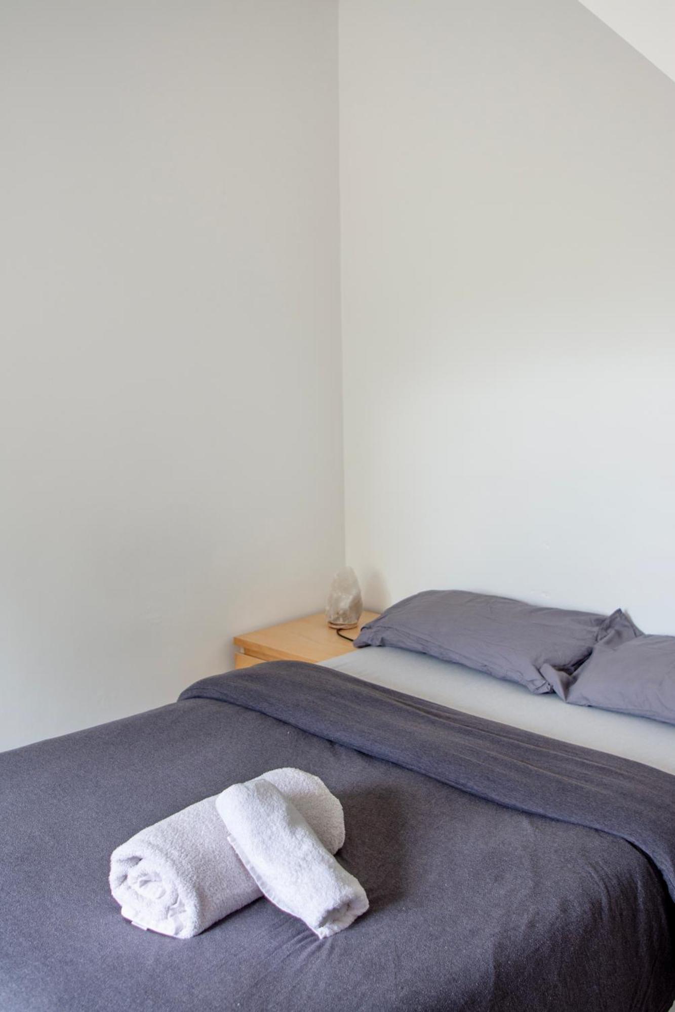 Well-Equipped 4 Bedroom House Close To City Centre リーズ エクステリア 写真