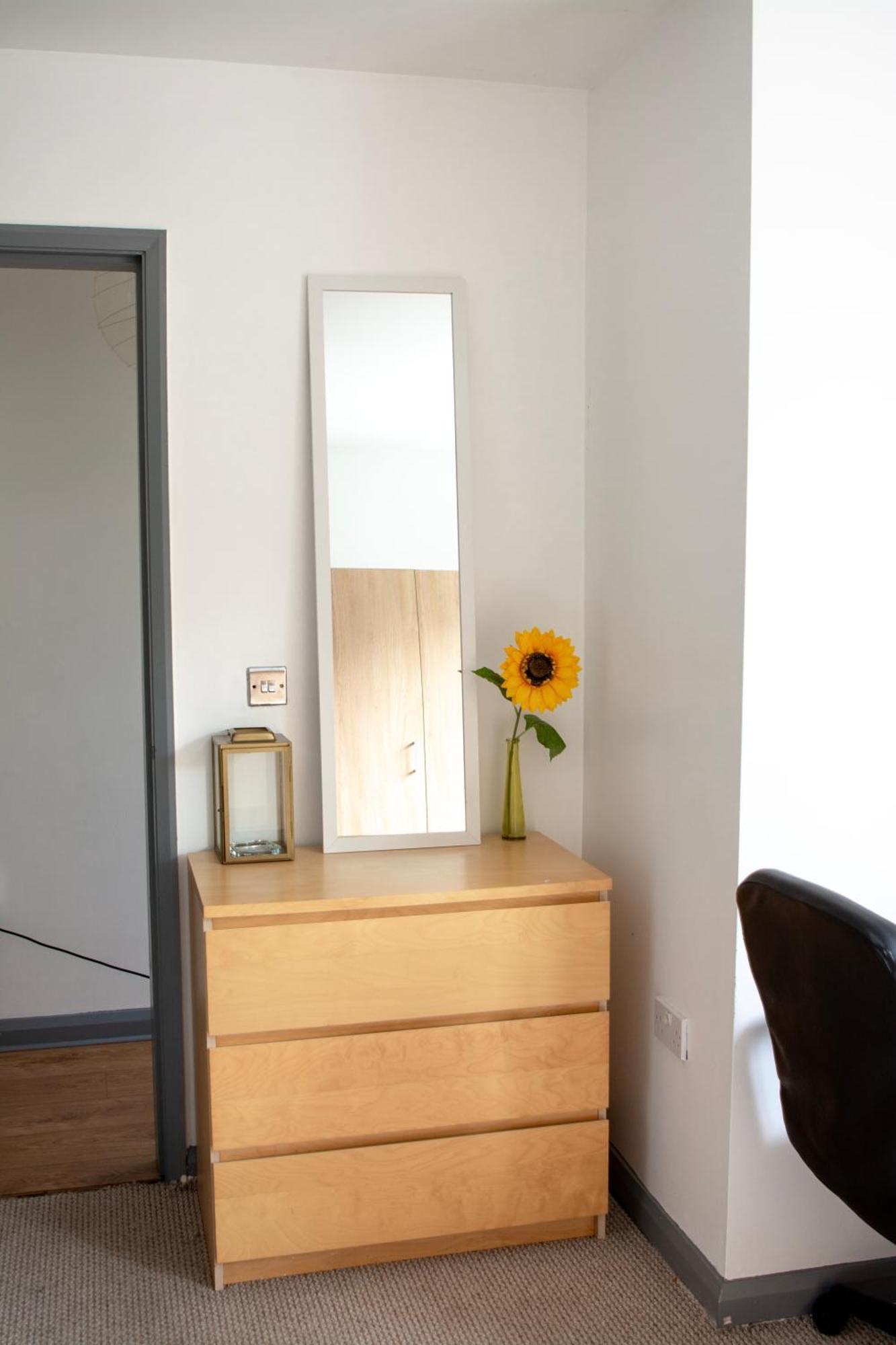 Well-Equipped 4 Bedroom House Close To City Centre リーズ エクステリア 写真