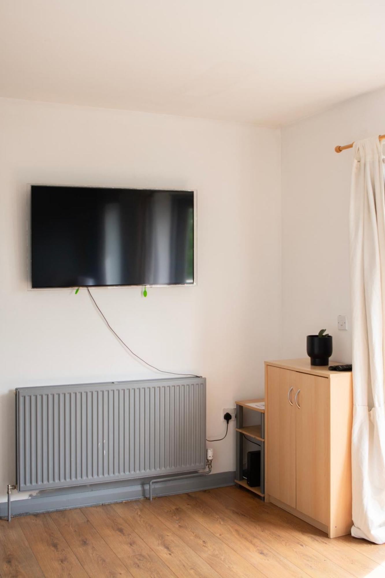 Well-Equipped 4 Bedroom House Close To City Centre リーズ エクステリア 写真