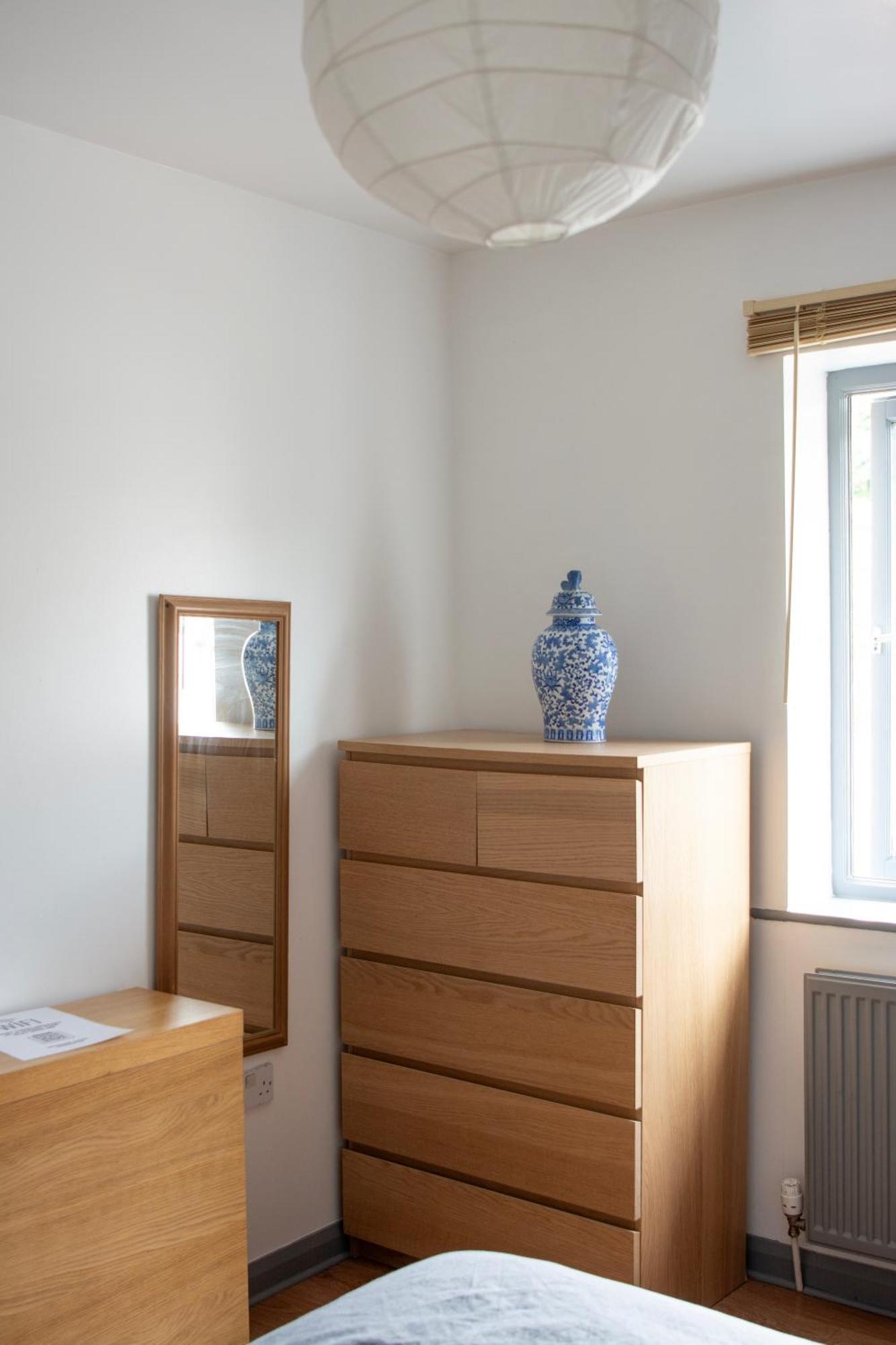 Well-Equipped 4 Bedroom House Close To City Centre リーズ エクステリア 写真